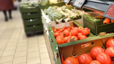 Депутатите забраниха необоснованото поскъпване на стоки и услуги за една година