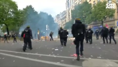 200 задържани и няколко ранени след масови сблъсъци във Франция
