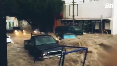 Бури и валежи предизвикаха хаос в Мексико