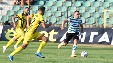 "Моряците" потопиха "канарчетата" с 2:0, "Черно море" се изстреля втори