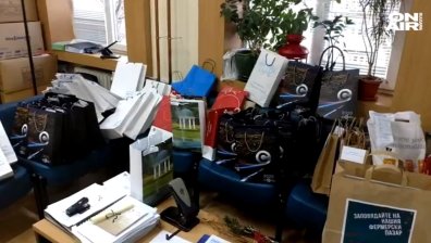 Общински дружества с дългове раздават подаръци на съветници