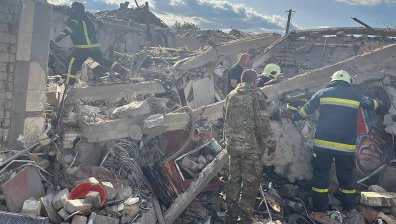 Зеленски е бесен: 47 жертви след руски удар по магазин в Харковска област