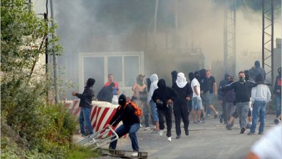 Десетки ранени при размирици в Косово