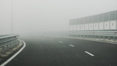 Шофьорите да карат внимателно: Мъгла ограничи видимостта в 8 области