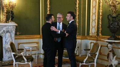 Макрон ще води Зеленски и Стармър на крака при Тръмп