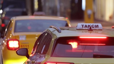 Шофьор на такси извади пистолет на пътници в Разград