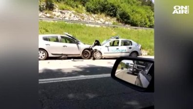 Пострадалият в катастрофа край Ябланица полицай остава в тежко състояние