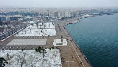 Гръцкият туризъм в криза: 77% спад в приходите, продават над 300 хотела