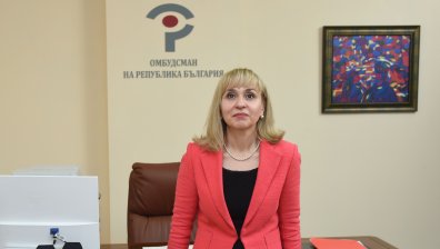 Ковачева: Заповедта за "червената зона" противопоставя ваксинирани и преболедували