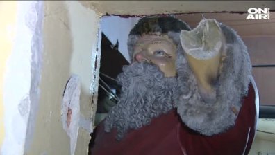 След 17 години разруха: Младежи възстановяват изпепеления Студентски дом