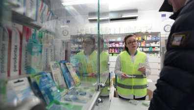 Фармацевти в цялата страна работят с жълти жилетки