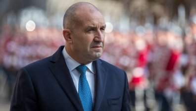 Радев: Назначаването на особен търговски управител на "Лукойл" е извън закона