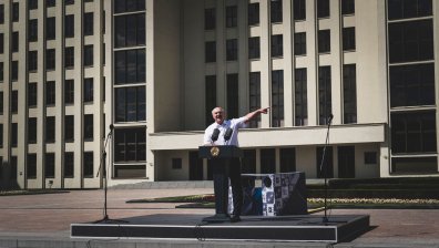 Лукашенко иска затваряне на фабрики с протестиращи работници