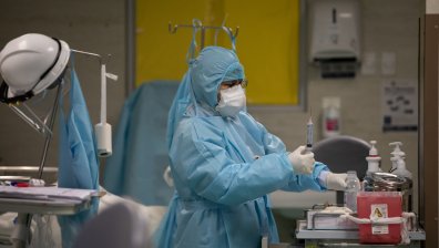 Франция: Тревожно е, че все повече млади са заразени с Ковид-19