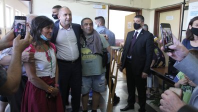 Президентът Румен Радев гласува