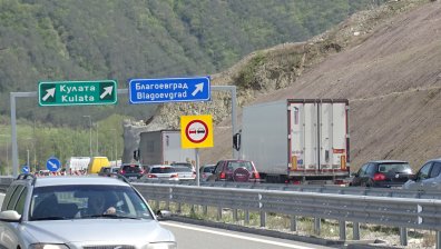 Трагедия на АМ "Струма": Моторист се удари в мантинелата и почина на място