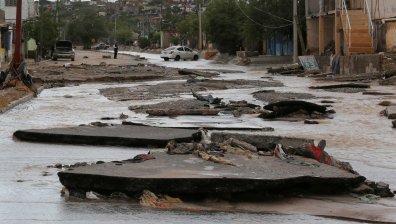Проливни дъждове наводниха части на Мексико (СНИМКИ)