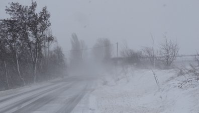 Заради снега: 10 блокирани в курорта Върховръх, включително и малко бебе