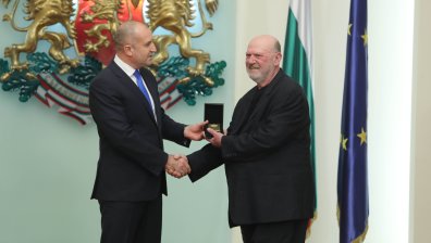 Румен Радев връчи ордени на изтъкнати дейци от културата, науката, медицината