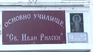 Варненци протестираха срещу събарянето на 100-годишно училище