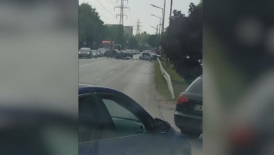 Кола блъсна челно патрулка в София, има ранени