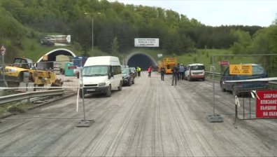 Пуснаха движението в тунел "Ечемишка"