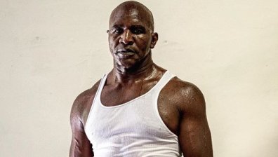 57-годишният Холифийлд отново тренира като звяр