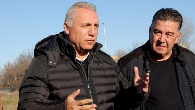 Христо Стоичков предизвика еуфория с посещение в пловдивска панелка