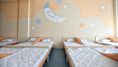 Щипан, дърпан, наказван в коридора: Майка със сигнал за насилие над дете в ДГ в Ямбол