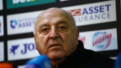 Венци Стефанов се сопна на спортния министър, той му отговори подобаващо