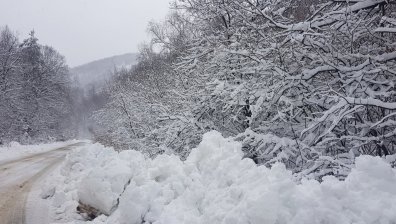 Сняг покри част от пътищата в България