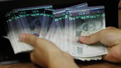 Кой спестява повече - възрастните или младите българи? (ВИДЕО)