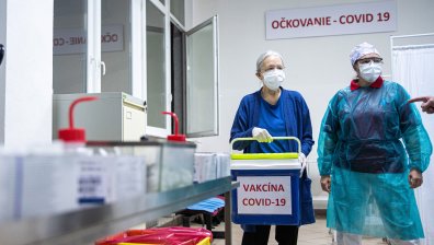 А ако бяхме като Словакия: Излизаш от вкъщи след отрицателен тест, глобите са жестоки