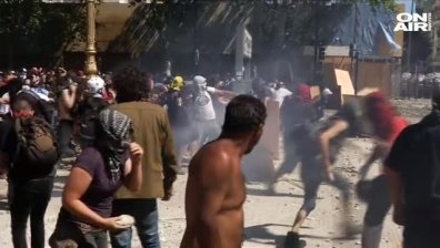 Сблъсъци между полиция и демонстранти в Аржентина заради пенсионната реформа