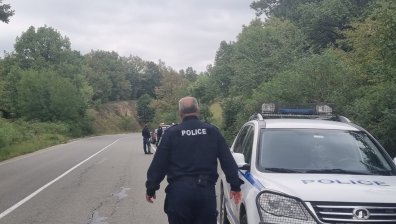 Натискът не спира: Граничари ежедневно задържат по няколко групи мигранти