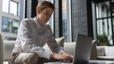 Няма криза в IT сектора, AI заменя junior разработчиците