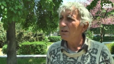 Вече месец семейство живее на улицата