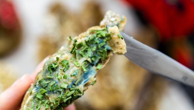 Бактерии, плесен и изтекли продукти в храната в български училища