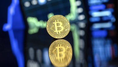 Цената на биткойна спря полета си към $100 000