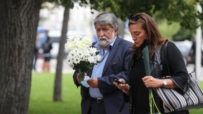 Стотици си взеха последно сбогом с Борислав Дионисиев