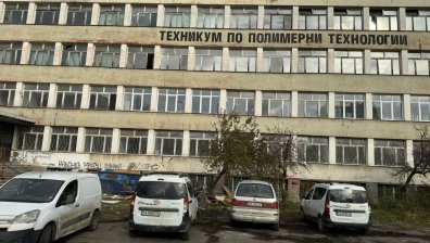 Родители сигнализираха, че децата им учат в необитаема и полуразрушена сграда без отопление