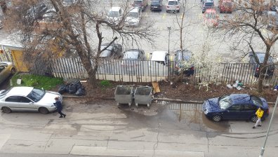 Кварталите, където живеем - мръсотия, боклуци, дюшеци, кашони...