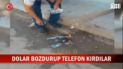 В знак на протест срещу САЩ: Турци горят долари и унищожават айфони