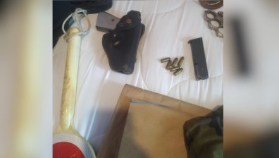 В София заловиха мъж с "Калашников", боен арсенал и дрога, пуснаха го под гаранция