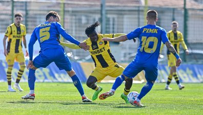 С гол от дузпа в добавеното време "Крумовград" би "Ботев" (Пловдив) с 2:1
