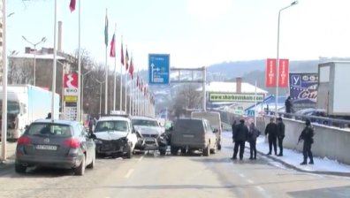 4-ма ранени в тежка верижна катастрофа с инкасо автомобил в Търново (+ВИДЕО)