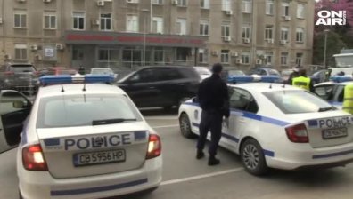 Полицаи от Русе със спонтанна акция в подкрепа на медиците (+ВИДЕО)