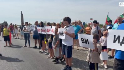Плевенчани блокираха пътя за София заради безводието, не вярват на обещания (ВИДЕО)