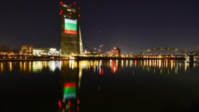 ЕЦБ грейна с поздрав за еврото: "Добре дошла, България" (СНИМКИ)