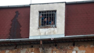 986 са учениците в затворите, първокласниците - 75
